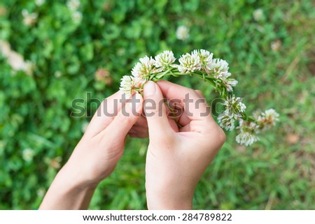 The hands of the women who make the flower of the crown