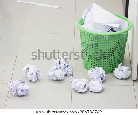 Full Trash paper fall