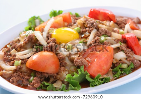 Rice Noodle with Ground Beef in Gravy Sauce (Rad Nar Nuer Sub)
