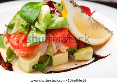 salad with shrimp and avocado