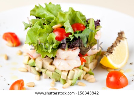 salad with shrimp and avocado