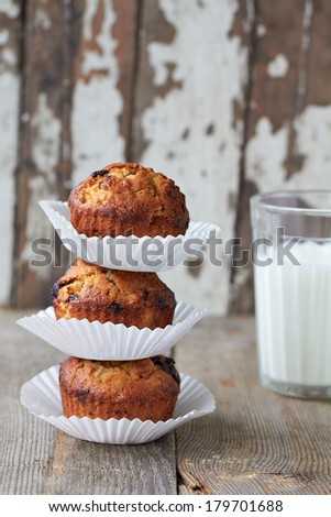 Apple muffins with chocolate and nuts