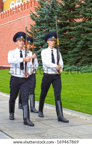 RUSSIA. MOSCOW - AUGUST 18: Change of the guard of honor at the Tomb of the Unknown Soldier at the Kremlin Wall August 18, 2013 in Moscow, Russia.