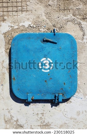 Old closed hatch blue marked with Ã?Â¢?? 3