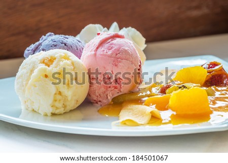 Fruit ice-cream and soft crepe