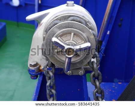 manual anchor lifting device on ship