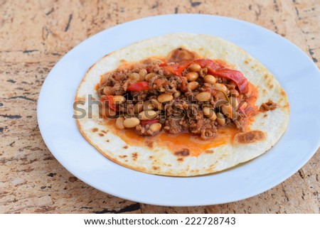 Beef chili bean with tortilla wraps