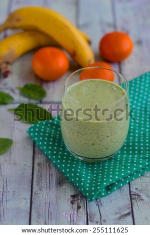Banana Orange Spinach Smoothie for Breakfast