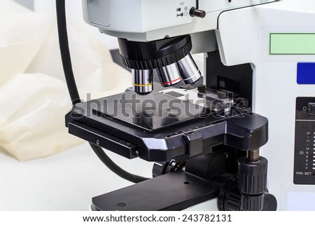 Laboratory of steel structures using a microscope.