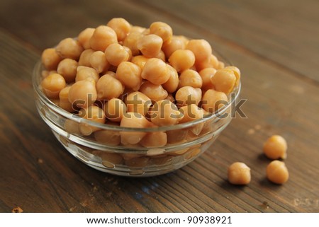 Chickpeas in a clear bowl on a wooden table