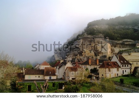 Early morning myst in the valley resulting in a spooky view of the small town of Les Eyzies de Tayac Sireuil