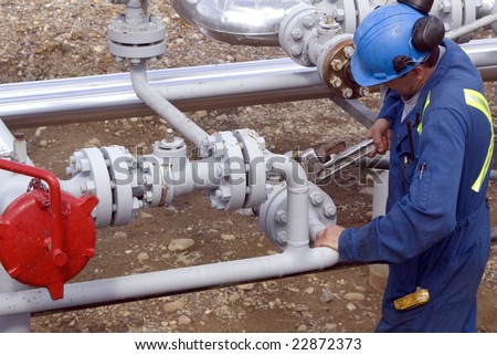 Gas production operator maintains well site