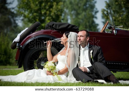 wedding couple with wedding car
