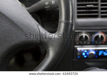 Automobile wheel and the instrument dark panel