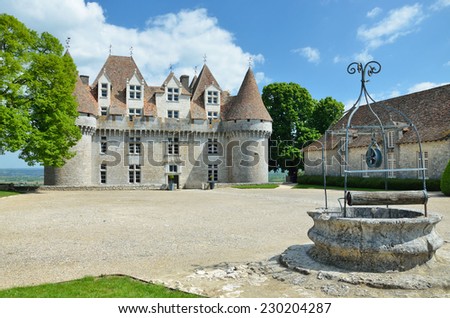The castle itself is a listed historical monument. Sweet botrytized wines have been made in Monbazillac for centuries.
