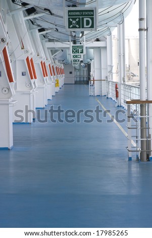 Open deck with life boat stations
