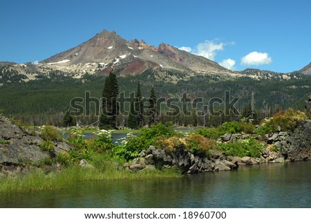 Portrait of Broken top from Sparks lake.