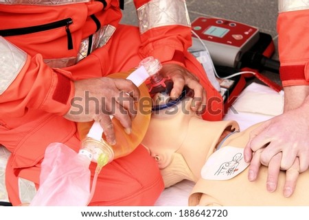 resuscitation performed by health care professionals to dummy