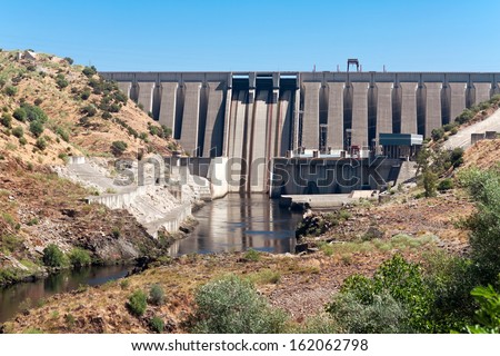 dam on river Tajo, reservoir Jose Maria de Oriol, Alcantara, Spain