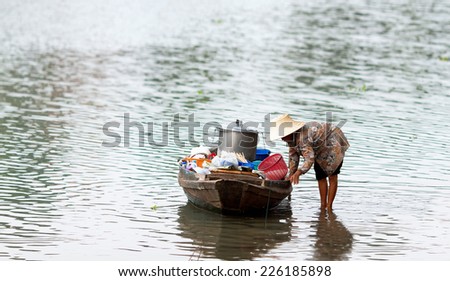 AYUTTHAY, THAILAND - FEBRUARY 23: A boat with fast food on the river Chao Phraya, Ayutthaya province, Thailand, on February 23, 2014. A common method of incomes for local residents