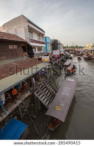 SAMUT SONGKHRAM, THAILAND - May 10:Local merchant sell food ,fruits and product at Thaka floating market,on May 10,2015 in Samutsongkhram,Thai land. Thaka is a popular tourist attraction.