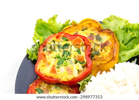 Scrambled eggs fried in the ring of sweet pepper.
