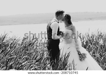 monochrome portrait of kissing married couple
