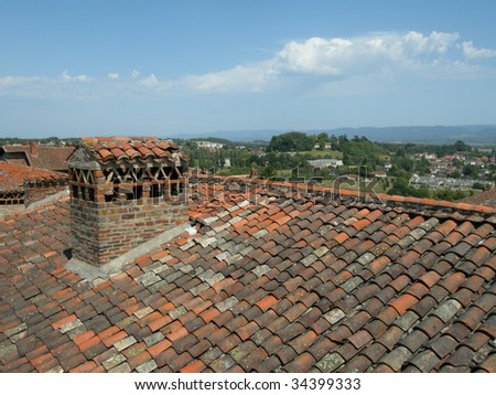 Roofs in red tile and Brick-built chimney