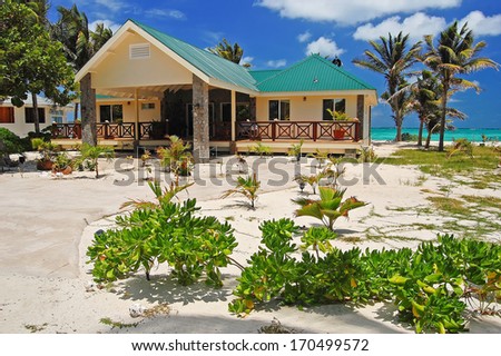 PALM ISLAND, CARIBBEAN SEA AREA - MARCH 10: luxury holiday villa on tropical beach of Palm island on 10th March 2009.