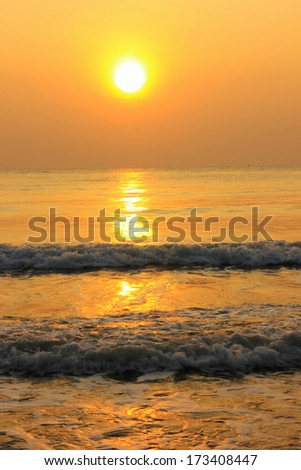 The light of the Sun in the morning on the beach