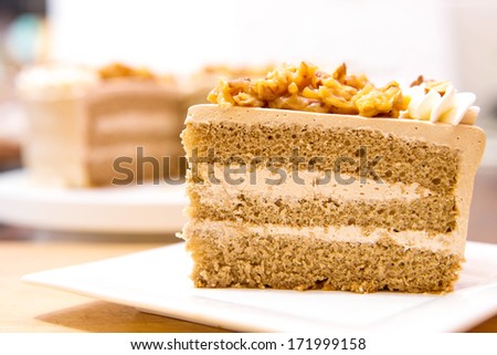 coffeecake with almond caramel on top