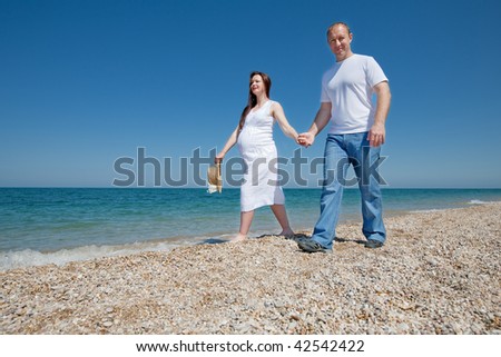 Expectant mother with her husband at the sea