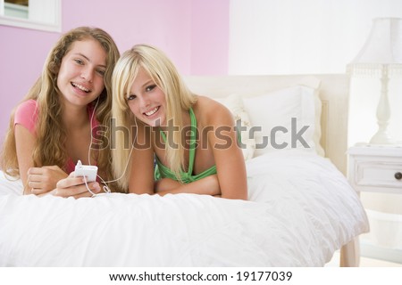 tekenn kristy sex pornot nude lesbians on bed