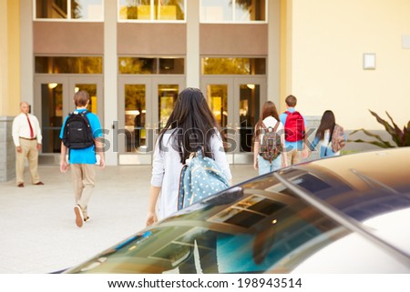 High School Students Being Dropped Off At School By Parents