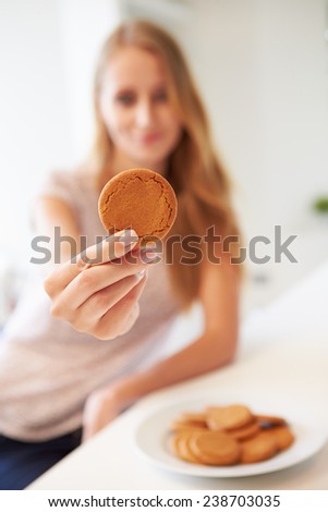 Woman Eats Ginger Biscuit To Stop Nausea Of Morning Sickness