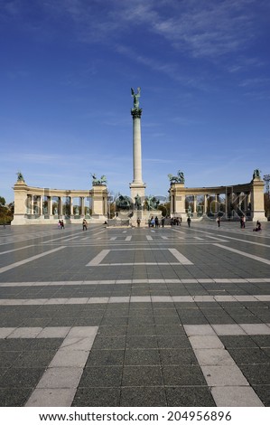 BUDAPEST, HUNGARY - October 31. 2008: Heroes\' Square, major squares in Budapest, Hungary, noted for its iconic statue complex featuring the Seven Chieftains of the Magyars
