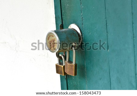 door with metal doorknob is regular lock style in modern house