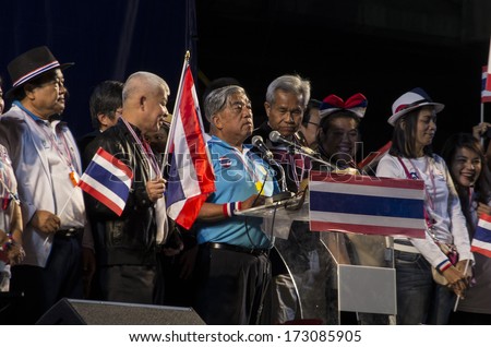 BANGKOK, THAILAND - JAN 24, 2014: Pramote Maiklad (center), former director-general of Irrigation Department led about 100 retired and active irrigation officials to take to the protest stage at Pathumwan.