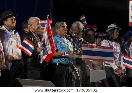 BANGKOK, THAILAND - JAN 24, 2014: Pramote Maiklad (center), former director-general of Irrigation Department led about 100 retired and active irrigation officials to take to the protest stage at Pathumwan.