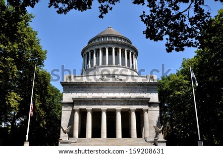 NYC:  The handsome neo-classical Grant\'s Tomb on Riverside Drive with its colonnade dome houses the remains of Ulysses S. Grant, the 18th President of the USA, and his wife Julia Cameron Grant  *