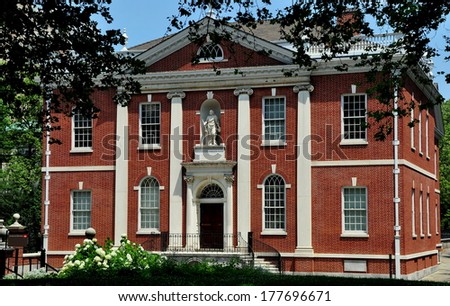 Philadelphia, PA - June 25, 2013:  Statue of Benjamin Frankling stands in a niche above the doorway of the Franklin Institute in Independence National Park