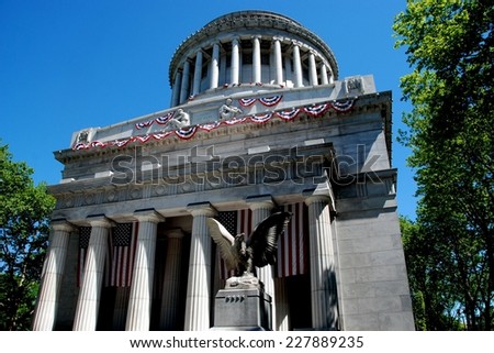 NYC:  Grant\'s Tomb on Riverside Drive decorated with patriotic red, white, and blue bunting for the Memorial Day holiday