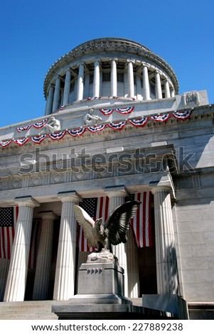 NYC:  Grant\'s Tomb on Riverside Drive decorated with patriotic red, white, and blue bunting for the Memorial Day holiday