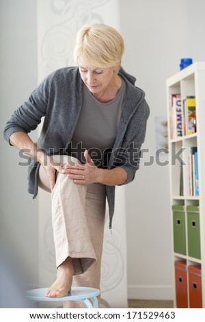 Knee Pain In An Elderly Person