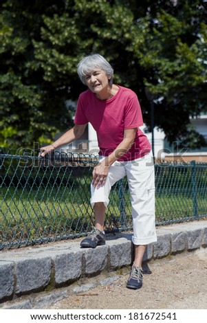 Knee Pain In An Elderly Person