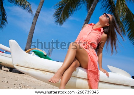 Tourist woman on vacation in beach, Hawaii, USA. Summer travel holiday concept.