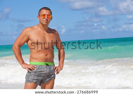 Tourist man on vacation in Hawaiian beach, spending summer holidays. Hawaii, USA. Living The Good Life. Summer travel holiday concept.