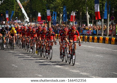 PARIS, JUL 24: The peloton riding during the final stage of the \