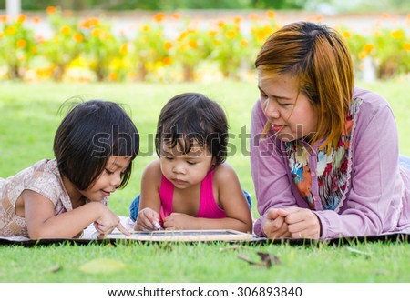 Mom and Child is learn in the park