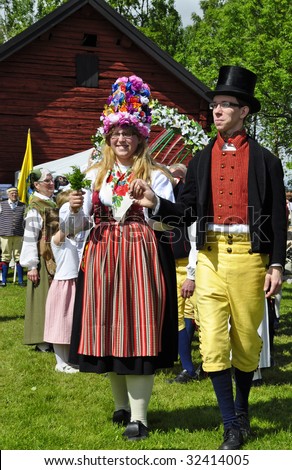 TORSTUNA,SWEDEN-JUNE 19: Folklore couple of Sweden in traditional costume at midsummer day June 19 2009 in Torstuna, Sweden.